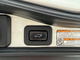2019 Toyota Land Cruiser 200 Series Рестайлинг 2, белый, 7500000 рублей, вид 5
