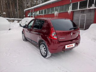 2011 Renault Sandero I, красный, 525000 рублей, вид 5