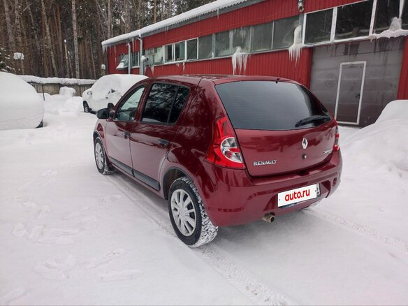 2011 Renault Sandero I, красный, 525000 рублей - вид 4