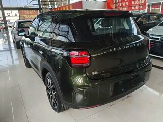 2026 Leapmotor A10 39.8 kWh, зелёный, 1902033 рублей, вид 4