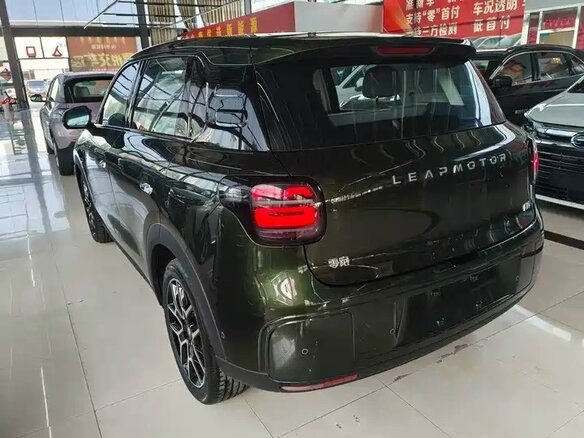 2026 Leapmotor A10 39.8 kWh, зелёный, 1902033 рублей - вид 3