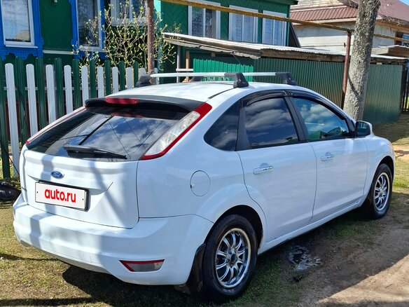 2010 Ford Focus II Рестайлинг, белый, 500000 рублей - вид 2