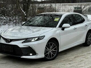 2023 Toyota Camry VIII (XV70) Рестайлинг, белый, 3900000 рублей, вид 1