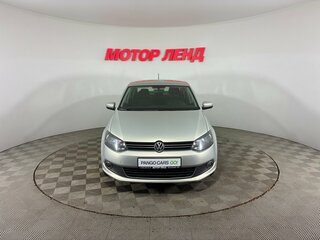 2013 Volkswagen Polo V, серебристый, 800000 рублей, вид 2