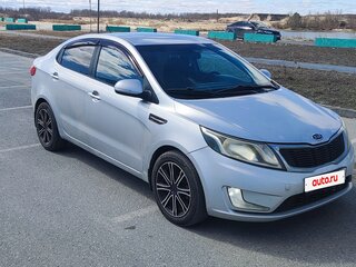 2012 Kia Rio 5-speed III, серебристый, 670000 рублей, вид 1