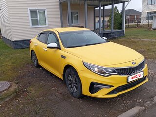 2020 Kia Optima IV Рестайлинг, жёлтый, 900000 рублей, вид 2