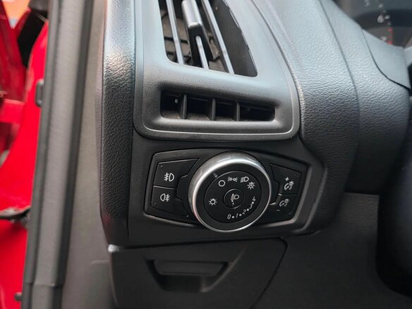 2018 Ford Focus III Рестайлинг, красный, 935000 рублей - вид 8
