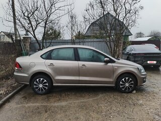 2015 Volkswagen Polo V Рестайлинг, бежевый, 1050000 рублей, вид 3