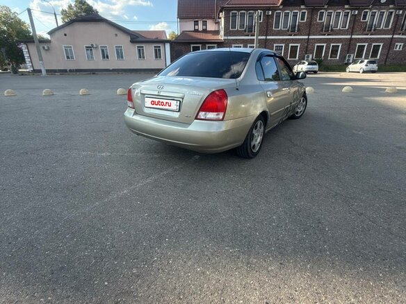 2001 Hyundai Elantra III (XD), золотистый, 350000 рублей - вид 11