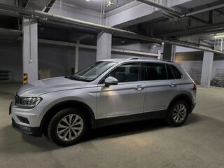 2017 Volkswagen Tiguan II, серебристый, 2149000 рублей, вид 4