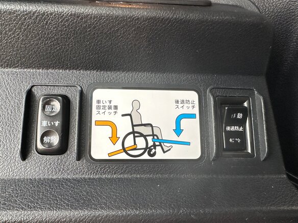 2017 Toyota Sienta II, серый, 1280000 рублей - вид 7