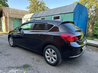 2014 Opel Astra J Рестайлинг, коричневый, 800000 рублей, вид 3