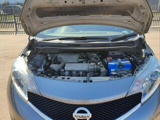 2016 Nissan Note II Рестайлинг, серебристый, 799000 рублей, вид 2