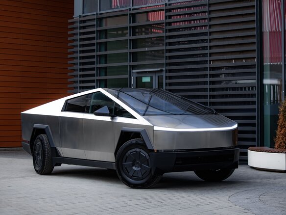 2026 Tesla Cybertruck Cyberbeast, серебристый - вид 8