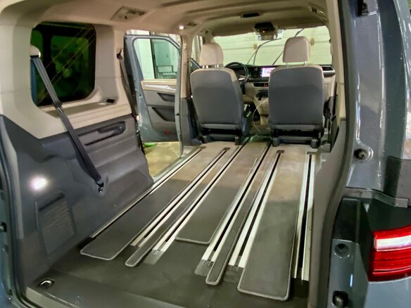 2022 Volkswagen Multivan T7, серый, 5850000 рублей - вид 25