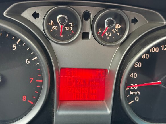 2008 Ford Focus II Рестайлинг, красный, 400000 рублей - вид 22