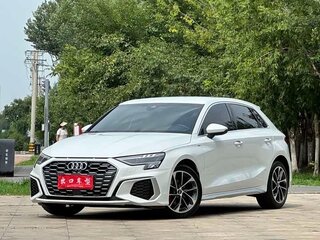 2023 Audi A3 Sportback 35 TFSI IV (8Y), белый, 1620000 рублей, вид 3