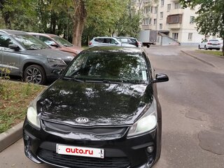 2019 Kia Rio IV, чёрный, 850000 рублей, вид 1