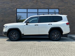 2021 Toyota Land Cruiser 300 Series, белый, 10590000 рублей, вид 2