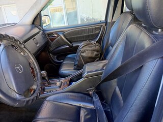 2001 Mercedes-Benz M-Класс 270 I (W163) Рестайлинг, серебристый, 800000 рублей, вид 3