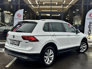 2018 Volkswagen Tiguan II, белый, 2680000 рублей, вид 4
