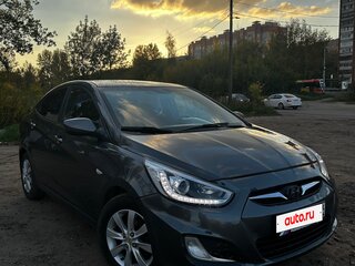 2013 Hyundai Solaris I, серый, 680000 рублей, вид 4