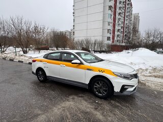 2019 Kia Optima IV Рестайлинг, белый, 915000 рублей, вид 4