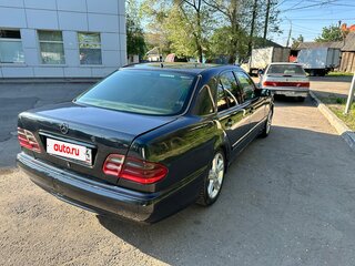 2001 Mercedes-Benz E-Класс 220 II (W210, S210) Рестайлинг, синий, 350000 рублей, вид 4