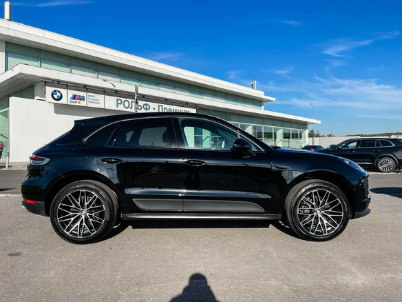 2020 Porsche Macan I Рестайлинг, чёрный, 4468227 рублей - вид 3