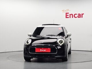 2022 Mini Hatch Cooper III (F55/F56) Рестайлинг 2, чёрный, 1795000 рублей, вид 2