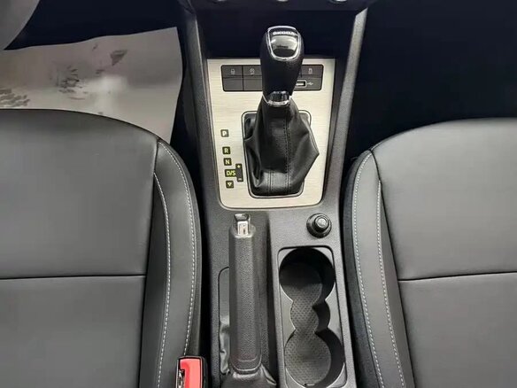 2021 Skoda Octavia III (A7) Рестайлинг, белый, 1600000 рублей - вид 8