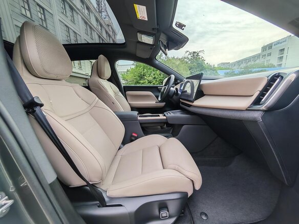 2025 Volvo XC70 III, серый, 6000000 рублей - вид 12