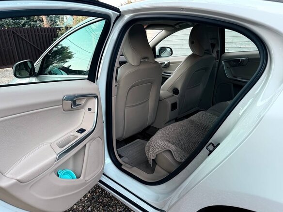 2011 Volvo S60 II, белый - вид 12
