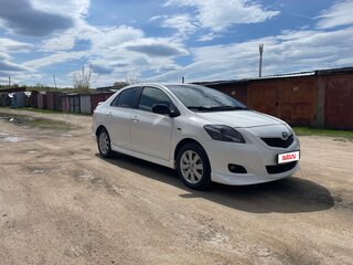 2009 Toyota Yaris II Рестайлинг, белый, 799000 рублей, вид 2