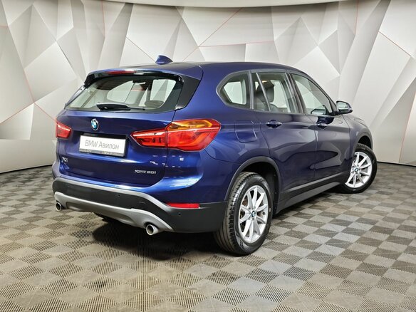 2018 BMW X1 20i xDrive II (F48), синий, 2457000 рублей - вид 1