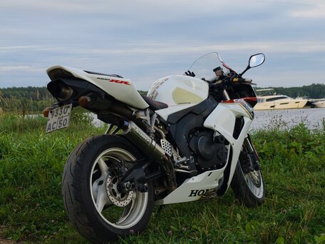 2005 Honda CBR 1000 RR/RA Fireblade, белый, 550000 рублей, вид 3