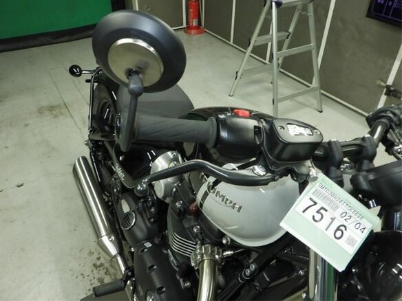 2025 Triumph Bonneville Bobber, чёрный, 1500000 рублей - вид 13
