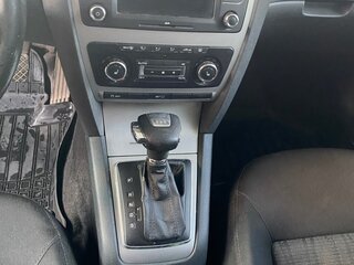 2011 Skoda Octavia II (A5) Рестайлинг, белый, 670000 рублей, вид 5