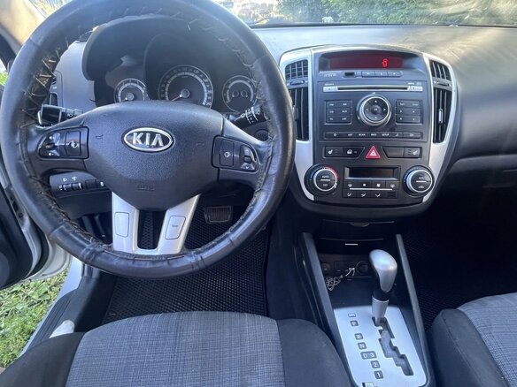 2011 Kia Ceed I Рестайлинг, серебристый, 650000 рублей - вид 9