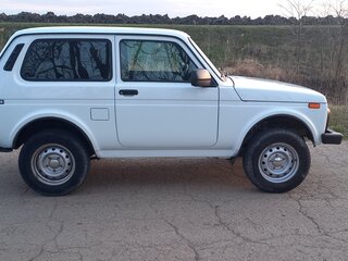 2000 Lada (ВАЗ) 2121 (4x4) I Рестайлинг, белый, 510000 рублей, вид 4