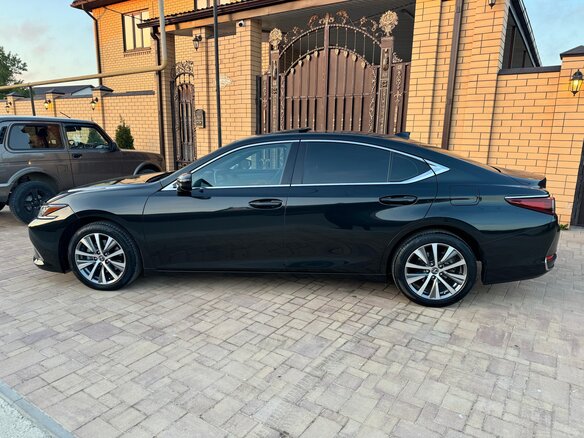 2021 Lexus ES 200 VII, чёрный, 3399000 рублей - вид 4