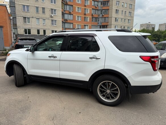 2015 Ford Explorer V, белый - вид 1
