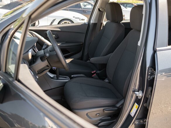 2022 Chevrolet Trax I Рестайлинг, серый, 1480000 рублей - вид 9