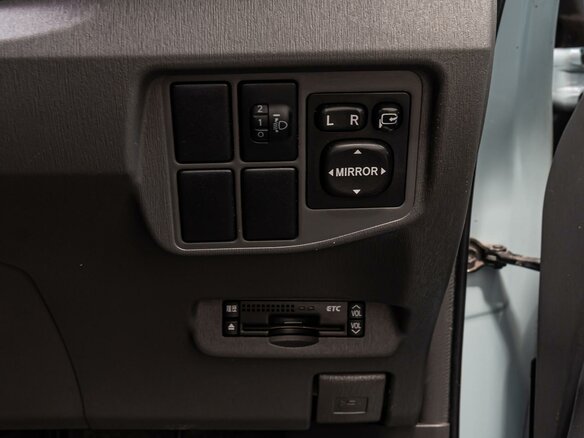 2011 Toyota Prius III (XW30), зелёный - вид 16