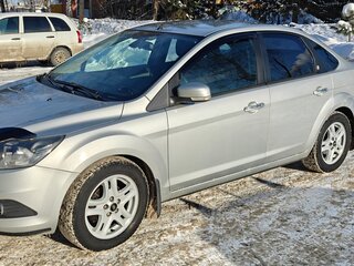 2010 Ford Focus II Рестайлинг, серебристый, 785000 рублей, вид 1