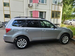2012 Subaru Forester III Рестайлинг, серебристый, 1300000 рублей, вид 3