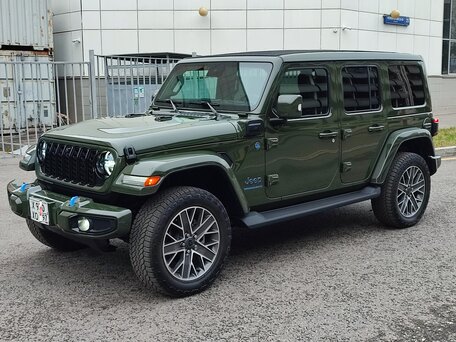 2023 Jeep Wrangler 4xe IV (JL) Рестайлинг, зелёный, 7200000 рублей, вид 1