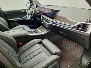 2025 BMW X5 M60i IV (G05/G18) Рестайлинг, чёрный, 20500000 рублей, вид 5