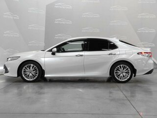2018 Toyota Camry VIII (XV70), белый, 3090000 рублей, вид 2