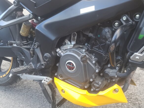 2020 Bajaj Pulsar NS 200, жёлтый, 240000 рублей - вид 4